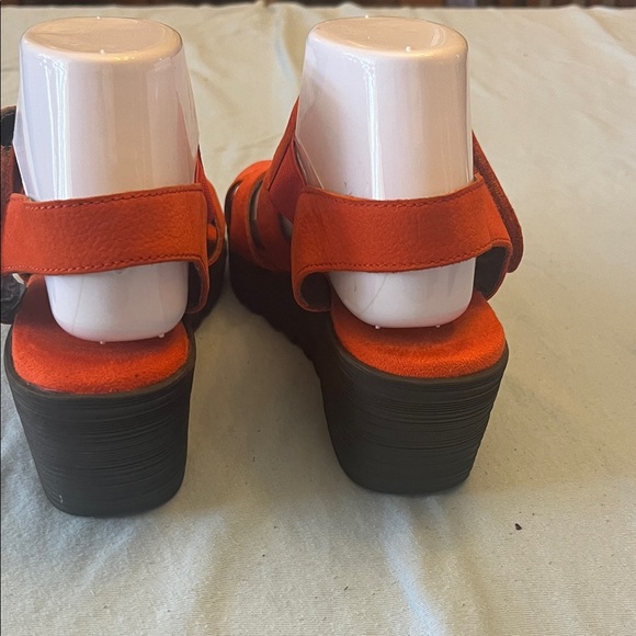 AEROSOLES Women's Vibrant Orange Sandals size 7.5 - Picture 3 of 6